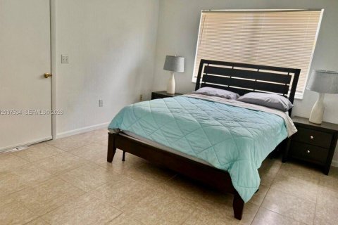 Immobilier commercial à Hollywood, Floride 1 chambre, 121.52 m2 № 2392185
