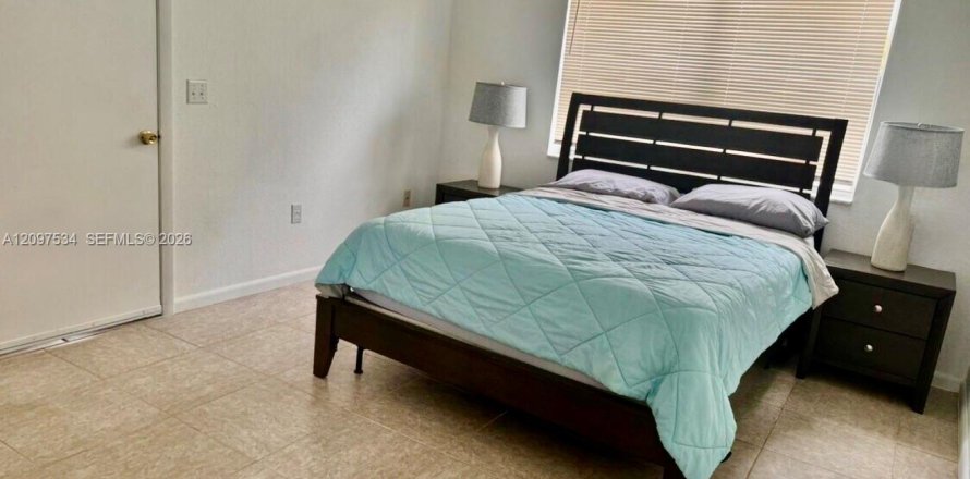 Immobilier commercial à Hollywood, Floride 1 chambre, 121.52 m2 № 2392185