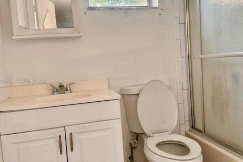 Immobilier commercial à louer à Hollywood, Floride: 1 chambre, 121.52 m2 № 2392185 - photo 3