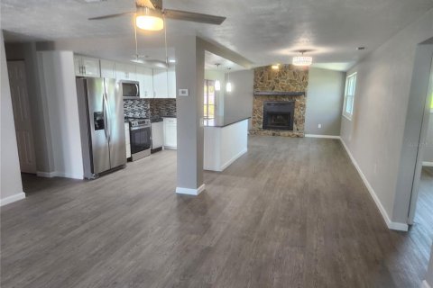 House in Port Richey, Florida 3 bedrooms, 140.1 sq.m. № 1628855 - photo 6