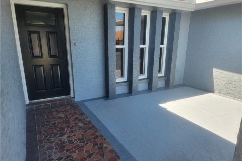 House in Port Richey, Florida 3 bedrooms, 140.1 sq.m. № 1628855 - photo 3