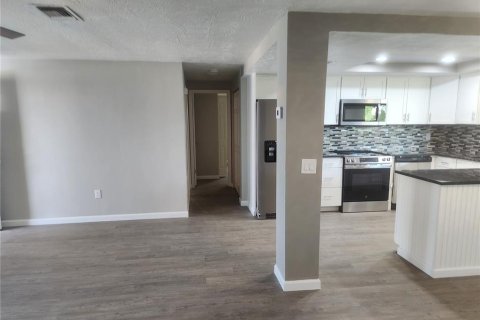 House in Port Richey, Florida 3 bedrooms, 140.1 sq.m. № 1628855 - photo 7