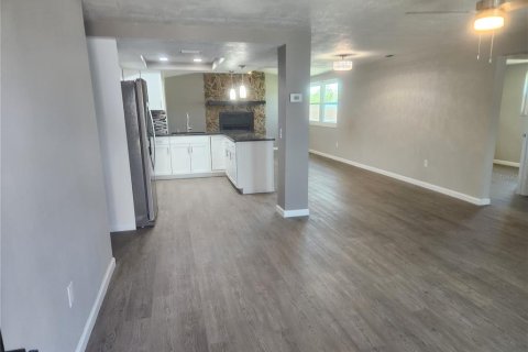 House in Port Richey, Florida 3 bedrooms, 140.1 sq.m. № 1628855 - photo 11