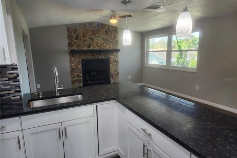 House in Port Richey, Florida 3 bedrooms, 140.1 sq.m. № 1628855 - photo 10