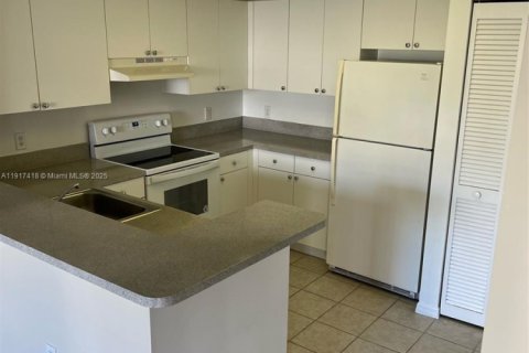 Condo in Fort Lauderdale, Florida, 1 bedroom № 2082581 - photo 14