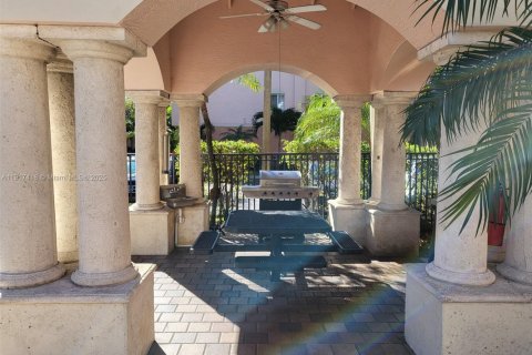 Condo in Fort Lauderdale, Florida, 1 bedroom № 2082581 - photo 4
