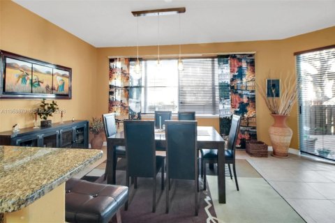 Touwnhouse à vendre à Doral, Floride: 3 chambres, 208.57 m2 № 2022049 - photo 13