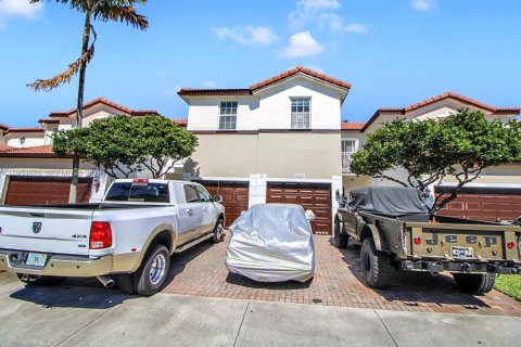 Touwnhouse à vendre à Doral, Floride: 3 chambres, 208.57 m2 № 2022049 - photo 4