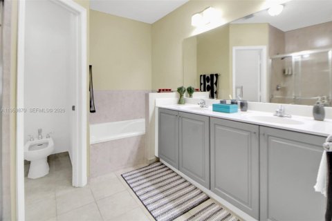 Touwnhouse à vendre à Doral, Floride: 3 chambres, 208.57 m2 № 2022049 - photo 25