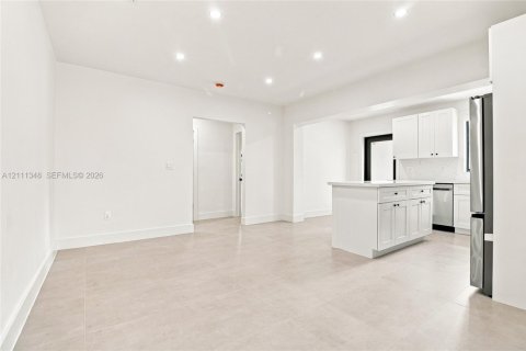 Commercial property in Miami, Florida 184.69 sq.m. № 2430113 - photo 16