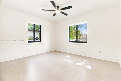 Commercial property in Miami, Florida 184.69 sq.m. № 2430113 - photo 21