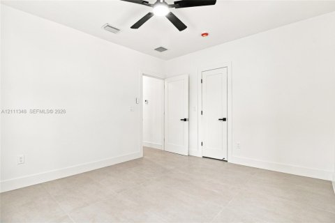 Commercial property in Miami, Florida 184.69 sq.m. № 2430113 - photo 24