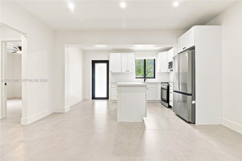 Commercial property in Miami, Florida 184.69 sq.m. № 2430113 - photo 15
