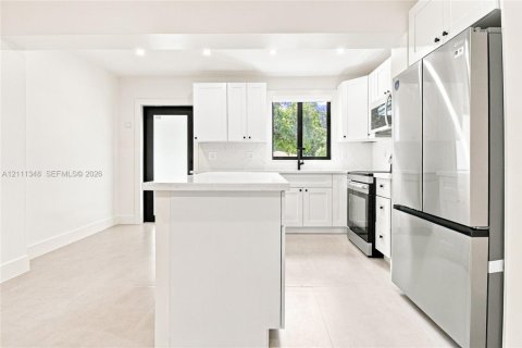 Commercial property in Miami, Florida 184.69 sq.m. № 2430113 - photo 17