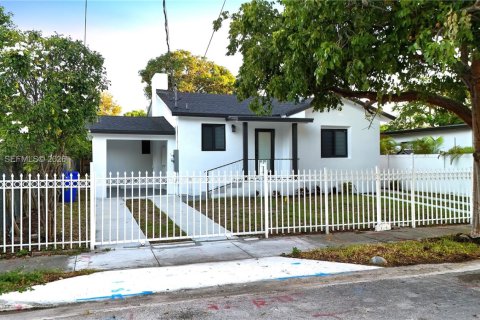 Commercial property in Miami, Florida 184.69 sq.m. № 2430113