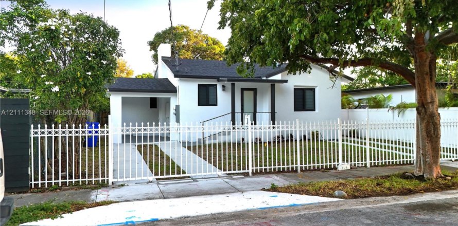 Commercial property in Miami, Florida 184.69 sq.m. № 2430113