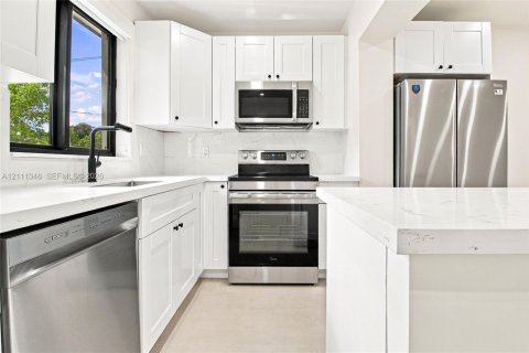 Commercial property in Miami, Florida 184.69 sq.m. № 2430113 - photo 18