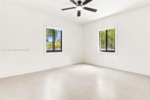 Commercial property in Miami, Florida 184.69 sq.m. № 2430113 - photo 23
