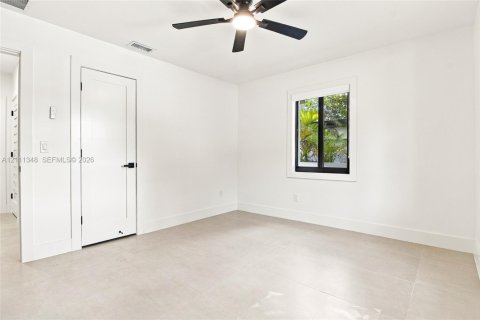 Commercial property in Miami, Florida 184.69 sq.m. № 2430113 - photo 22