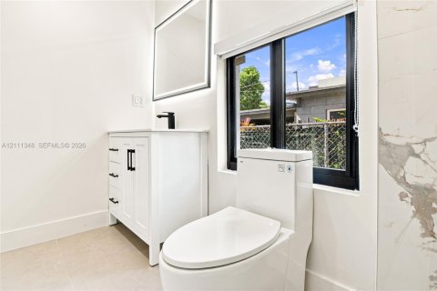 Commercial property in Miami, Florida 184.69 sq.m. № 2430113 - photo 29