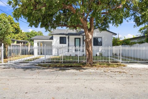 Commercial property in Miami, Florida 184.69 sq.m. № 2430113 - photo 11