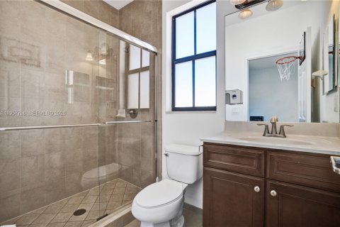 House in Doral, Florida 5 bedrooms, 277.96 sq.m. № 2018032 - photo 30
