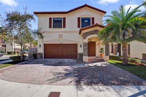 House in Doral, Florida 5 bedrooms, 277.96 sq.m. № 2018032