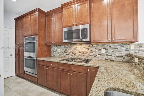 House in Doral, Florida 5 bedrooms, 277.96 sq.m. № 2018032 - photo 15