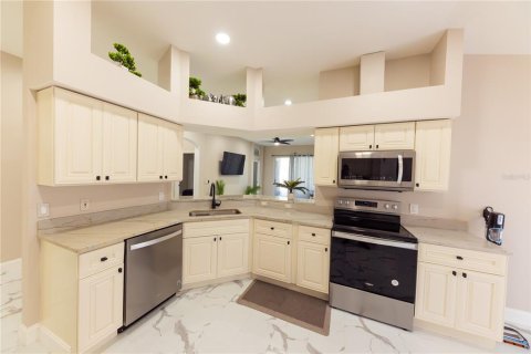 House in Tampa, Florida 4 bedrooms, 198.16 sq.m. № 1780374 - photo 11