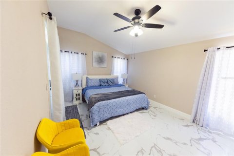 House in Tampa, Florida 4 bedrooms, 198.16 sq.m. № 1780374 - photo 24