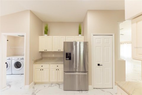 House in Tampa, Florida 4 bedrooms, 198.16 sq.m. № 1780374 - photo 15