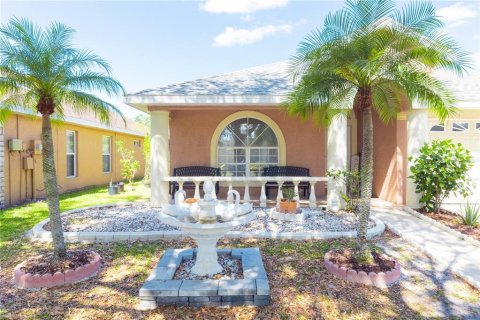House in Tampa, Florida 4 bedrooms, 198.16 sq.m. № 1780374 - photo 2