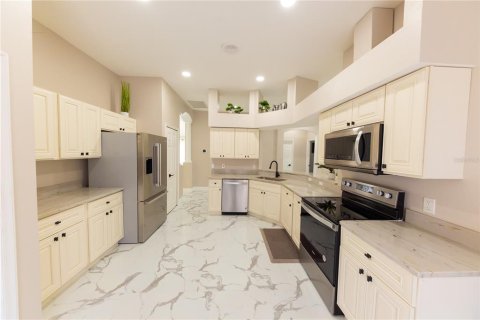 House in Tampa, Florida 4 bedrooms, 198.16 sq.m. № 1780374 - photo 12