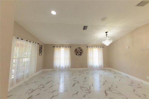 House in Tampa, Florida 4 bedrooms, 198.16 sq.m. № 1780374 - photo 8