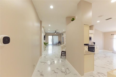 House in Tampa, Florida 4 bedrooms, 198.16 sq.m. № 1780374 - photo 5