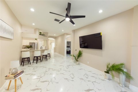 House in Tampa, Florida 4 bedrooms, 198.16 sq.m. № 1780374 - photo 18