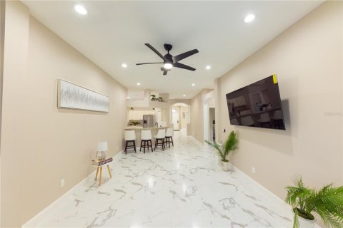 House in Tampa, Florida 4 bedrooms, 198.16 sq.m. № 1780374 - photo 19