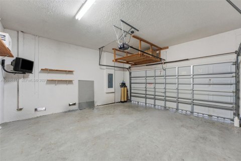 Villa ou maison à louer à Homestead, Floride: 3 chambres, 182.46 m2 № 2397617 - photo 25