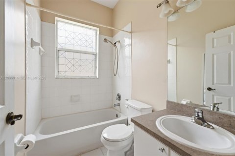 Villa ou maison à louer à Homestead, Floride: 3 chambres, 182.46 m2 № 2397617 - photo 11