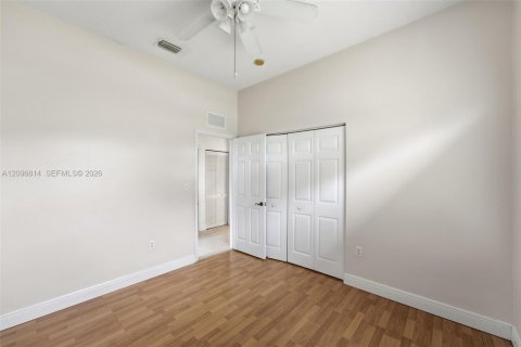 Villa ou maison à louer à Homestead, Floride: 3 chambres, 182.46 m2 № 2397617 - photo 10