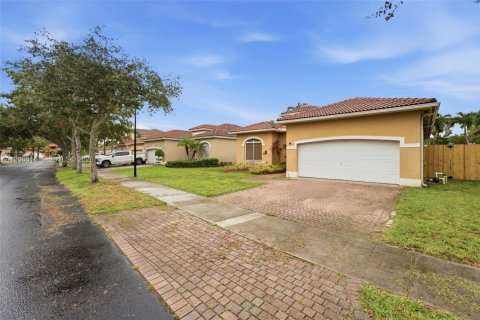 Villa ou maison à louer à Homestead, Floride: 3 chambres, 182.46 m2 № 2397617 - photo 2