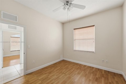 Villa ou maison à louer à Homestead, Floride: 3 chambres, 182.46 m2 № 2397617 - photo 13