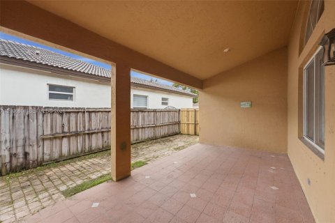 Villa ou maison à louer à Homestead, Floride: 3 chambres, 182.46 m2 № 2397617 - photo 6