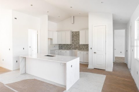 House in Rotonda, Florida 3 bedrooms, 189.71 sq.m. № 2117328 - photo 2
