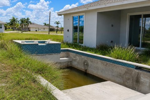 House in Rotonda, Florida 3 bedrooms, 189.71 sq.m. № 2117328 - photo 4