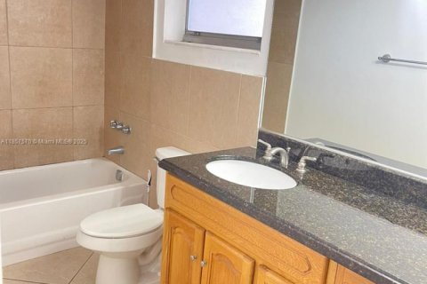 House in Miami, Florida 3 bedrooms, 111.48 sq.m. № 1881473 - photo 8