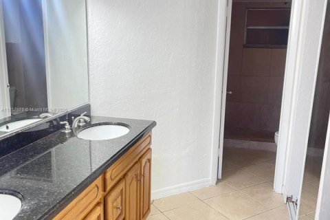 House in Miami, Florida 3 bedrooms, 111.48 sq.m. № 1881473 - photo 6