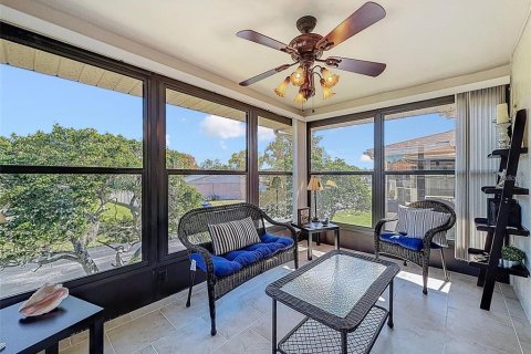 Condo in Port Richey, Florida, 2 bedrooms № 2100367 - photo 12