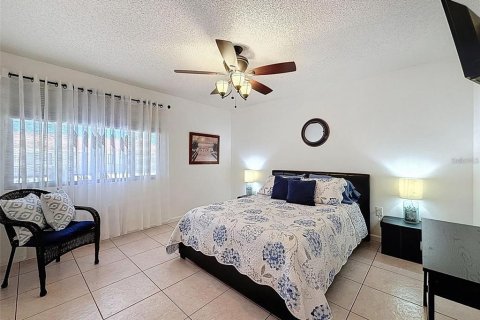 Condo in Port Richey, Florida, 2 bedrooms № 2100367 - photo 11