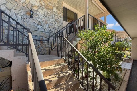 Condo in Port Richey, Florida, 2 bedrooms № 2100367 - photo 13